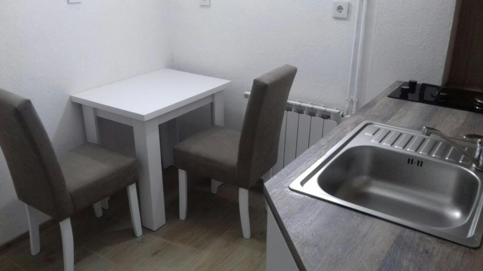 ホテル Modern&Cozy Bosnian House With Garden+Free Parking サラエヴォ エクステリア 写真